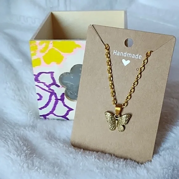 Handmade - Gold butterfly necklace - Picture 1 of 3